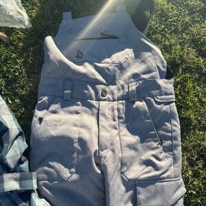 Kids Volcom bib ski / snowboarding pants gray size M / 10-12y